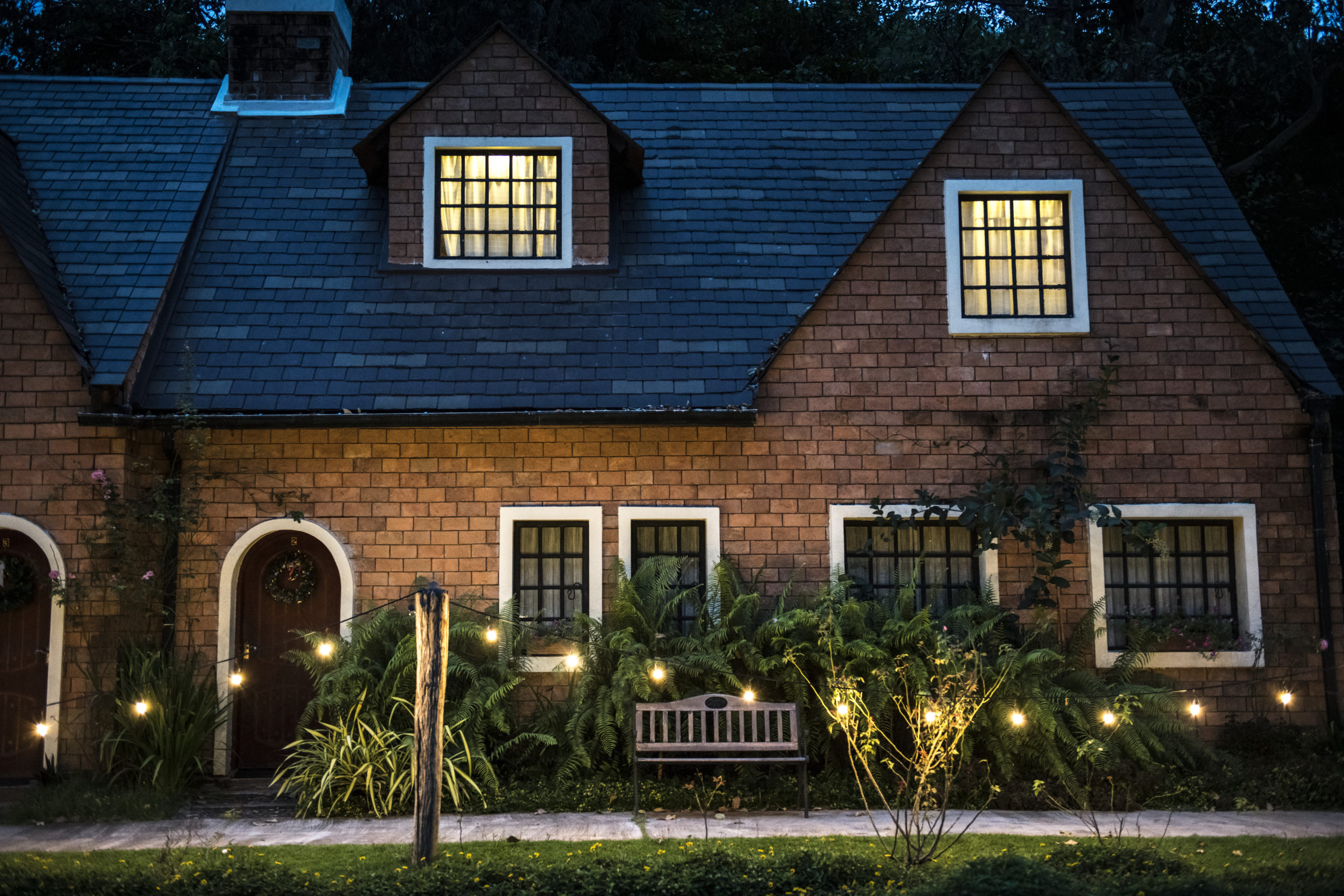 beautiful-red-brick-house-with-decorative-lights beautiful-red-brick-house-with-decorative-lights